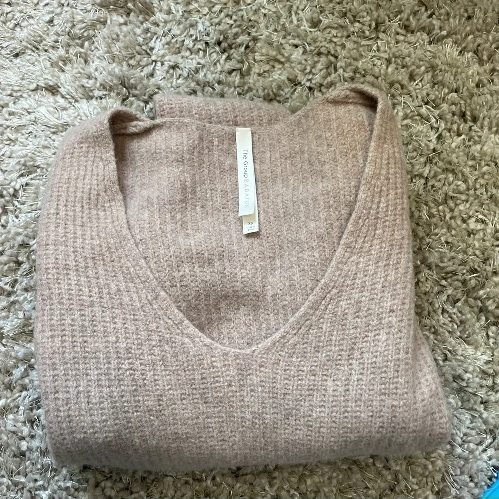 Aritzia babaton mondo sweater. Lightweight non-itchy Merino wool. Size X-Small - Picture 7 of 11